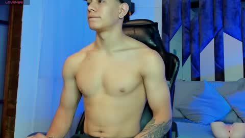 tony_petrov online show from May 14, 6:53 am