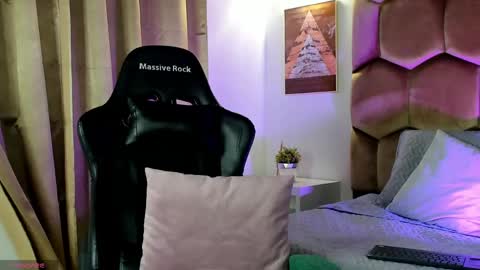 tony_petrov online show from May 20, 8:20 am