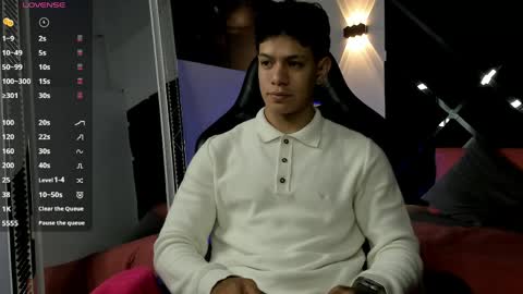 tony_petrov online show from May 30, 7:05 am