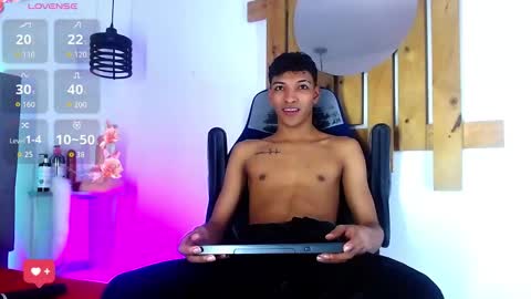 Snapshot of tony_rick_ chatting on November 26, 4:13 am Tony And Rick online show from November 26, 4:13 am