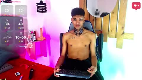 Snapshot of tony_rick_ chatting on December 5, 2:53 am Tony And Rick online show from December 5, 2:53 am