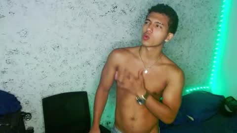 Snapshot of tonydesire_ chatting on July 12, 12:34 am tonydesire_ online show from July 12, 12:34 am