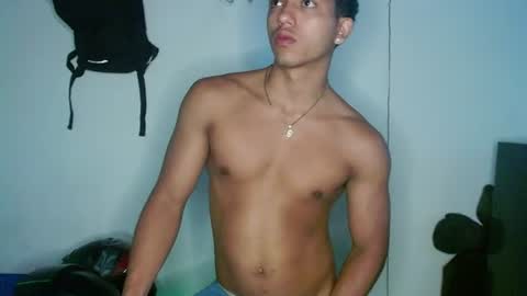 Snapshot of tonydesire_ chatting on July 13, 10:34 pm tonydesire_ online show from July 13, 10:34 pm