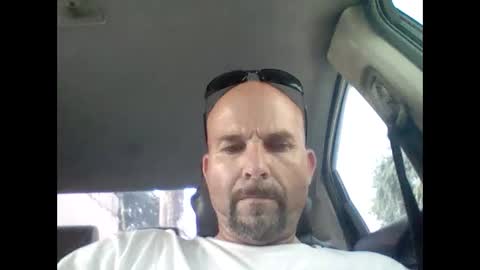 tonyizhere0211 online show from April 3, 11:14 pm