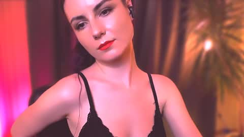 Elizabeth online show from December 28, 9:30 pm