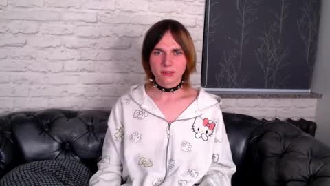 Snapshot of too_silly_ chatting on May 17, 8:38 pm too_silly_ online show from May 17, 8:38 pm