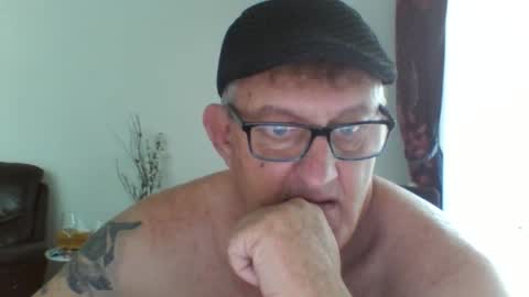 Snapshot of toolie49 chatting on February 19, 12:46 am toolie49 online show from February 19, 12:46 am