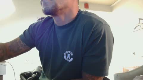 Snapshot of toomuchsmoke chatting on December 11, 10:58 am toomuchsmoke online show from December 11, 10:58 am