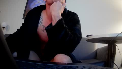 Snapshot of toomuchsmoke chatting on February 9, 12:06 am toomuchsmoke online show from February 9, 12:06 am