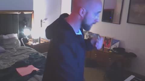 Snapshot of tootsybird chatting on March 29, 12:10 am tootsybird online show from March 29, 12:10 am