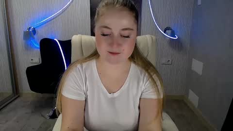 tori_blond online show from December 2, 12:29 pm