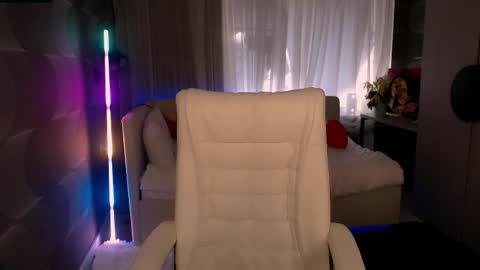 tori_blond online show from April 1, 5:19 am