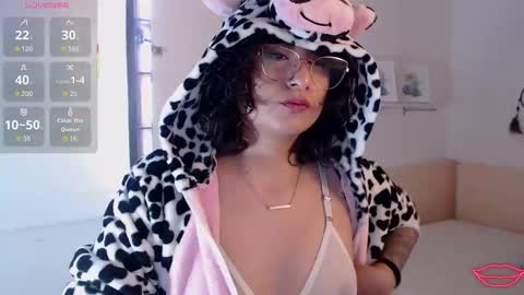 tori_just online show from October 31, 2:40 pm