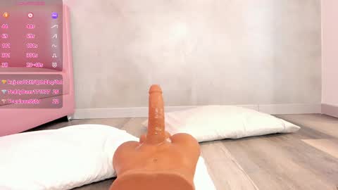 Snapshot of torimonroe_ chatting on February 21, 12:49 am Tori online show from February 21, 12:49 am