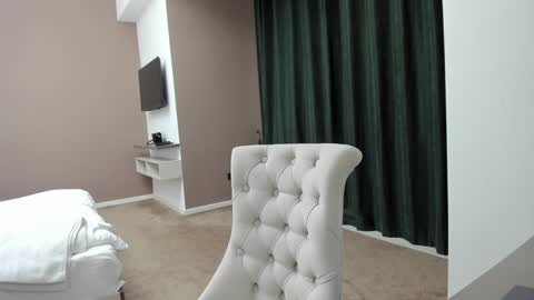 Snapshot of torinova chatting on December 6, 3:44 pm online show from December 6, 3:44 pm