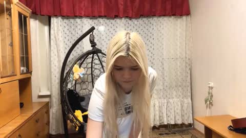 Snapshot of torriperno chatting on December 1, 1:27 pm Lina online show from December 1, 1:27 pm