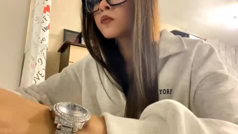 Snapshot of toryscarpato chatting on December 4, 11:08 am Julia online show from December 4, 11:08 am