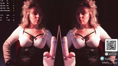 Snapshot of totally_spy chatting on February 6, 10:29 am Madam Viktoria Vacation in Portugal 2811 - 0412 online show from February 6, 10:29 am