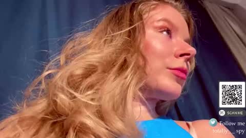 Snapshot of totally_spy chatting on February 8, 5:27 pm Madam Viktoria Vacation in Portugal 2811 - 0412 online show from February 8, 5:27 pm