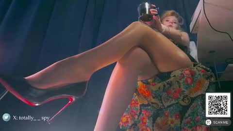 Snapshot of totally_spy chatting on February 21, 9:43 am Madam Viktoria Vacation in Portugal 2811 - 0412 online show from February 21, 9:43 am