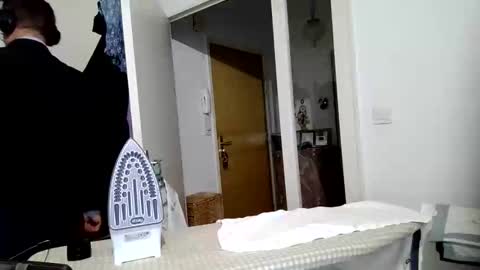 Snapshot of totomt chatting on December 2, 12:49 am Iron Bro online show from December 2, 12:49 am