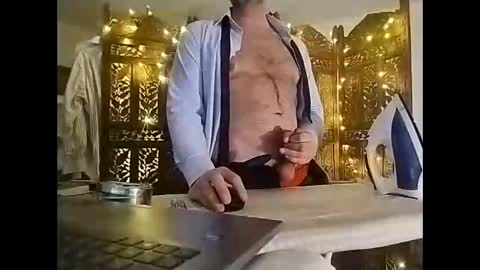 Snapshot of totomt chatting on December 5, 2:09 am Iron Bro online show from December 5, 2:09 am