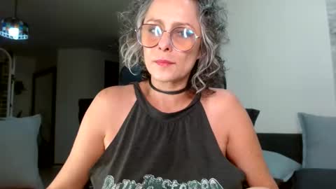 TotyPink online show from December 3, 7:00 pm