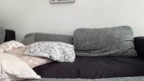 Snapshot of toulalan1992 chatting on October 30, 10:27 am toulalan1992 online show from October 30, 10:27 am