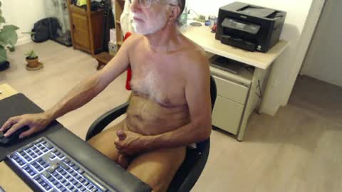 Snapshot of tounu45 chatting on June 26, 3:38 pm Tounu45 online show from June 26, 3:38 pm