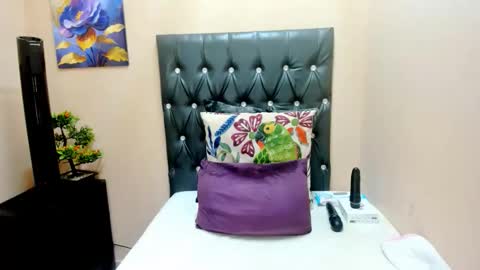 toxicfantasy4u online show from December 16, 6:07 am