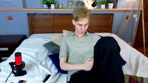 Max online show from February 21, 11:00 am