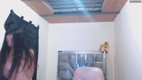 Snapshot of toxxxic_cams chatting on April 22, 5:54 am toxca69 online show from April 22, 5:54 am