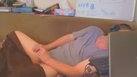 Snapshot of toyboy5546 chatting on October 18, 9:43 am Toyboy online show from October 18, 9:43 am