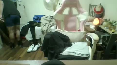 Snapshot of toyboysquirt chatting on April 26, 6:00 am toyboysquirt online show from April 26, 6:00 am