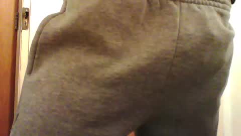 Snapshot of trackielad21 chatting on February 22, 8:29 am trackielad online show from February 22, 8:29 am