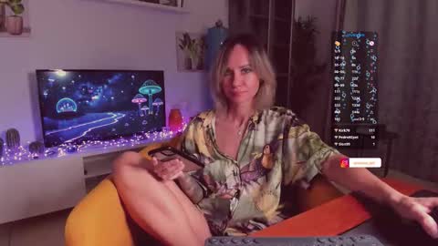 Hey my name is Kiri Kiri online show from October 2, 9:44 pm