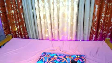 Snapshot of trans_angkul chatting on November 19, 4:29 pm Gigi online show from November 19, 4:29 pm