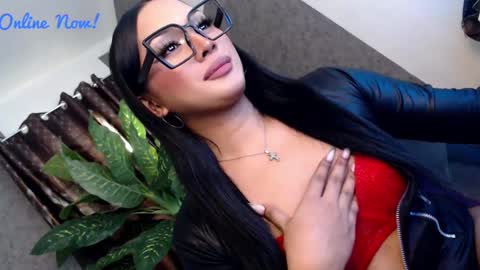 Snapshot of transbadassx chatting on December 5, 1:47 am CLEOPATHRA online show from December 5, 1:47 am