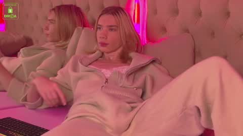 Snapshot of translustybabe chatting on October 17, 4:42 pm STACY online show from October 17, 4:42 pm