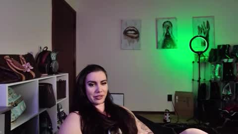 trapqueenskullcrush89 online show from March 3, 9:42 pm