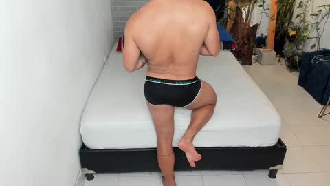 travis bakerr online show from February 8, 1:32 am