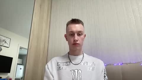 Travis online show from April 1, 10:38 am