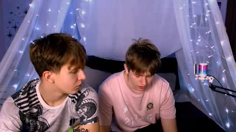 Travis online show from October 1, 7:42 pm