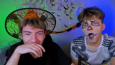 Travis online show from October 23, 6:39 pm