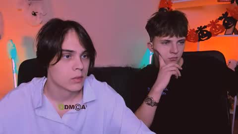 Travis online show from October 26, 7:42 pm