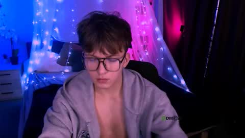 Travis online show from November 25, 8:20 pm