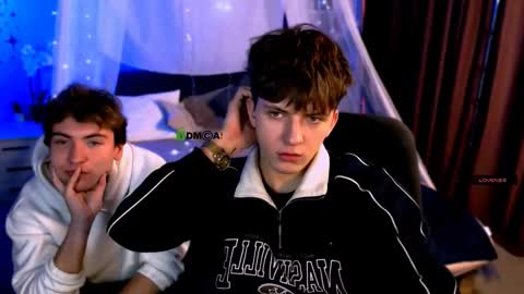 Travis online show from November 30, 8:02 pm