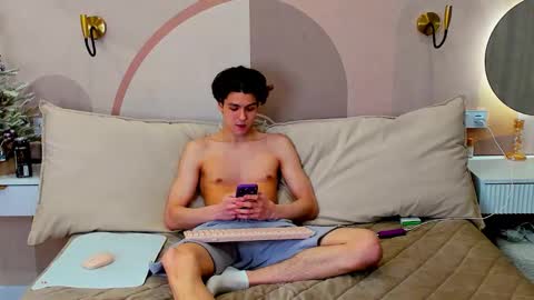 travisrivas online show from February 13, 2:46 pm