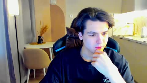 travisrivas online show from March 29, 1:22 pm