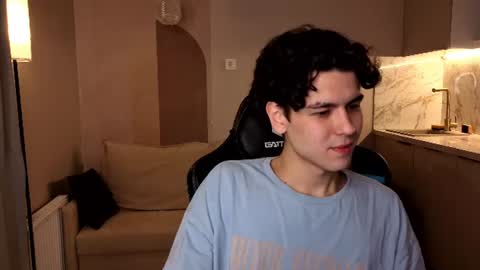 travisrivas online show from June 12, 1:48 am